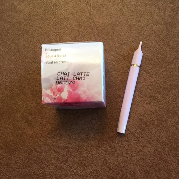 Mary Kay New Chai Latte Lip Lacquer and New Retractable Lip Brush - Picture 1 of 4